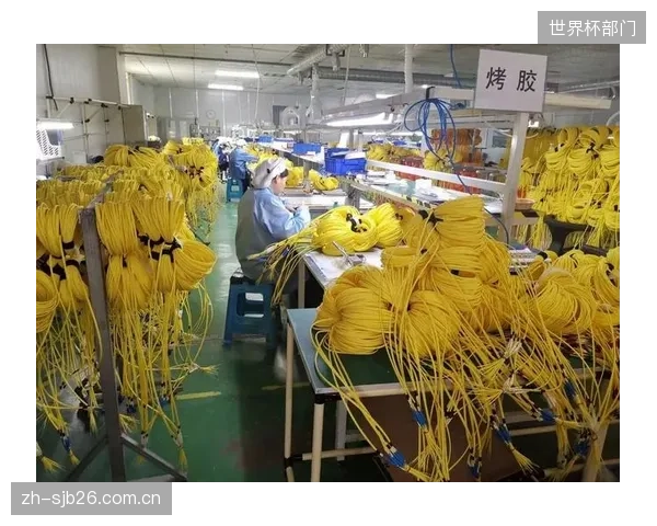 技术换代见证：1U机架空间内，MPO-MTP接口可部署高达864芯光纤，是传统LC双工接口144芯密度的6倍，校准复杂度相应增加